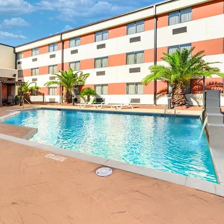 Ramada By Wyndham Houston Intercontinental Airport South Hotel Exterior photo