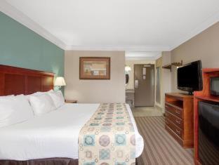 Ramada By Wyndham Houston Intercontinental Airport South Hotel Room photo