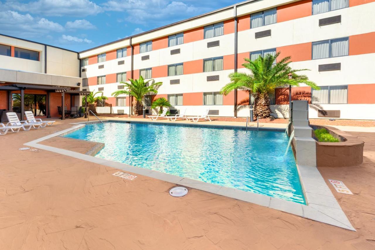 Ramada By Wyndham Houston Intercontinental Airport South Hotel Exterior photo